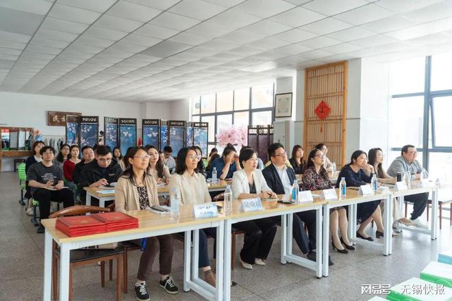 j9九游会铸牢中华民族共同体意识进校园这所小学研讨民族团结文化课程(图1)